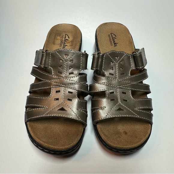 Clarks Bendable Womens Sandals Wedge Slip On Metallic Strappy Leather 8.5 XW - Picture 2 of 12